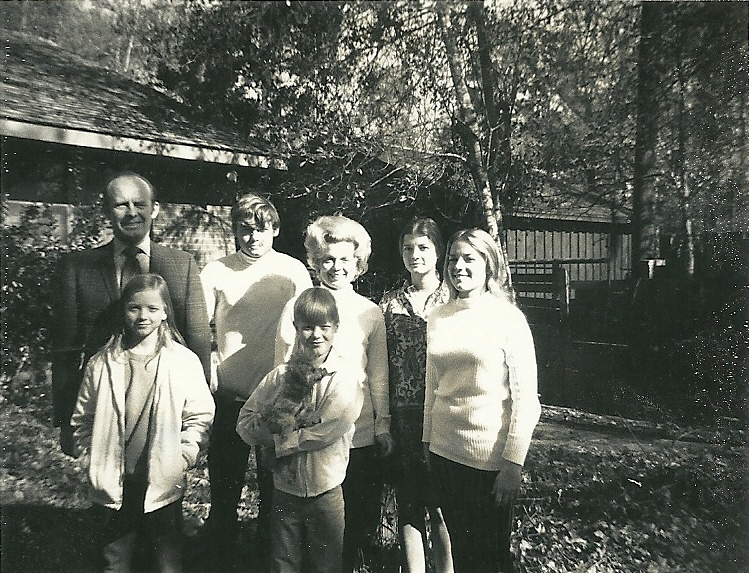 g. Daddy_ Eric_ Mother_ Kathy_ Becky_ Loretta_ Wesley_ Conroe_ TX_ Dec_ 1968 (3)