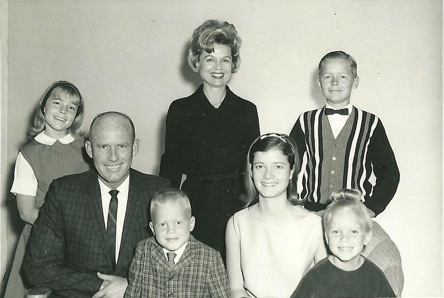 h. Becky_ Daddy_ Wesley_ Mother_ Kathy_ Eric_ Loretta_ Sweetwater_ TX_ 1964 (2)