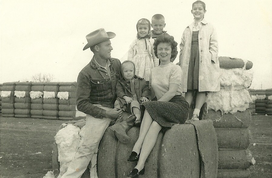 h. Daddy_ Mother_ Kathleen_ Eric_ Becky_ Loretta_ Eldorado_ TX_ Nov_ 1959 (2)