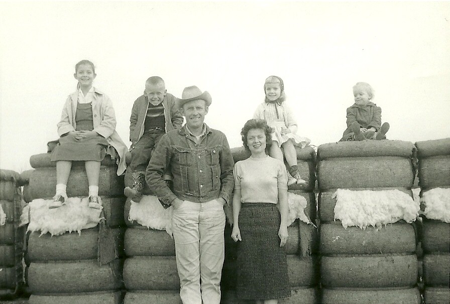 h. Daddy_ Mother_ Kathleen_ Eric_ Becky_ Loretta_ Eldorado_ TX_ Nov_ 1959 (3)