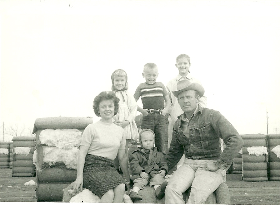 h. Daddy_ Mother_ Kathleen_ Eric_ Becky_ Loretta_ Eldorado_ TX_ Nov_ 1959 (4)