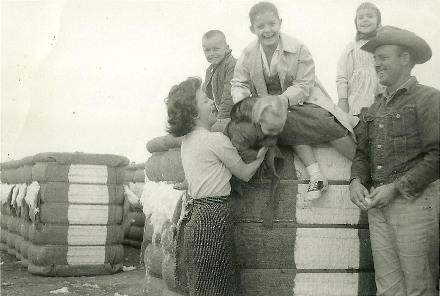h. Daddy_ Mother_ Kathleen_ Eric_ Becky_ Loretta_ Eldorado_ TX_ Nov_ 1959